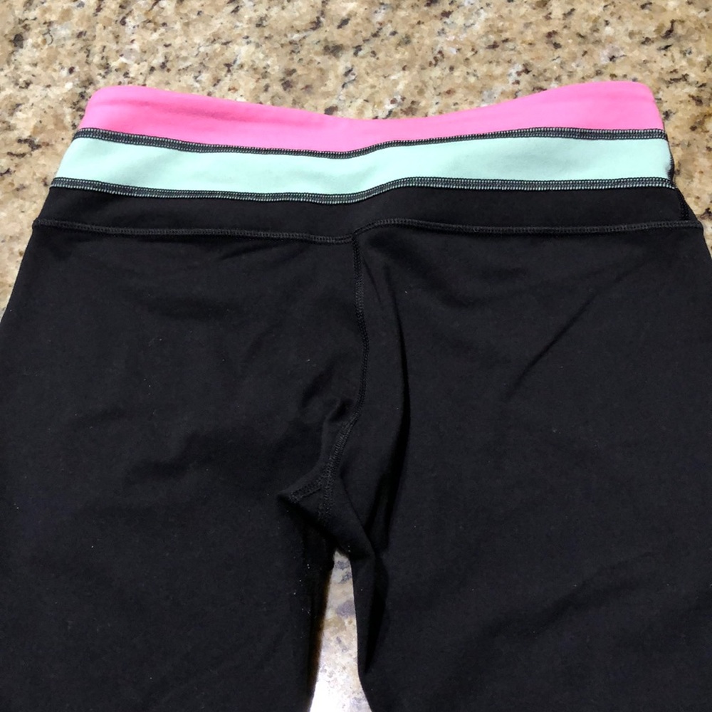 Lululemon Reversible Crop - Picture 7 of 16
